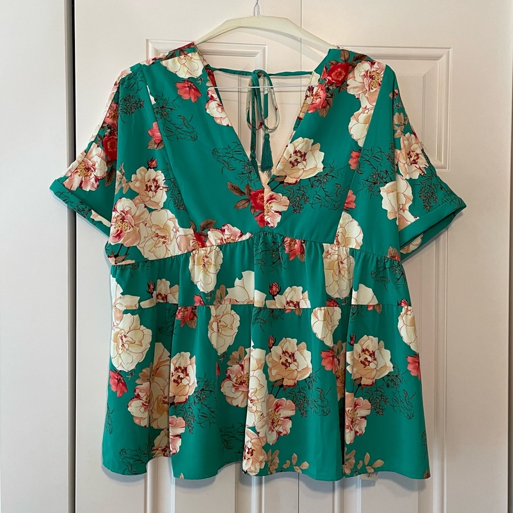 Entro Women’s Emerald Green Floral Blouse Sz L Short Sleeve Deep V Flowy Top